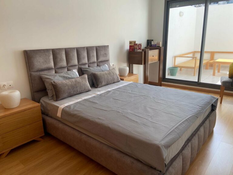 Studio neuf avec terrasse à louer à Casablanca