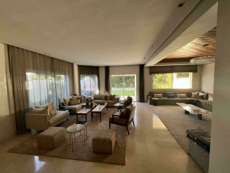 À Casablanca, belle villa de prestige a vendre