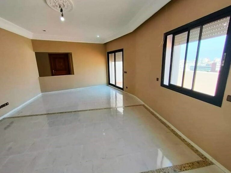Appartement à louer avec terrasse 5 pièces à Casablanca