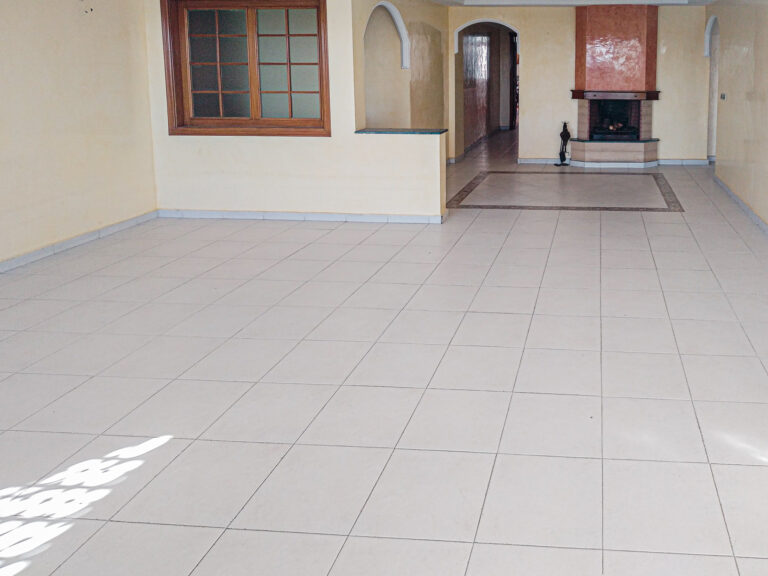 À Casablanca , immense appartement avec terrasse à louer