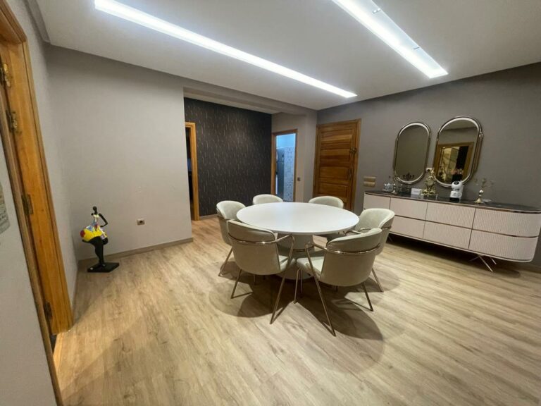 Appartement de 126m² en Vente à Casablanca, Quartier Racine