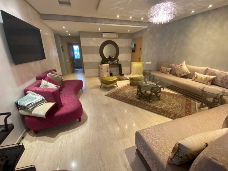 À acheter à Casablanca : immense appartement avec terrasse