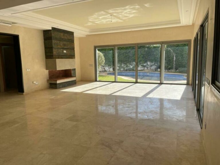 Villa en vente avec jardin et piscine à DARBOUAZZA