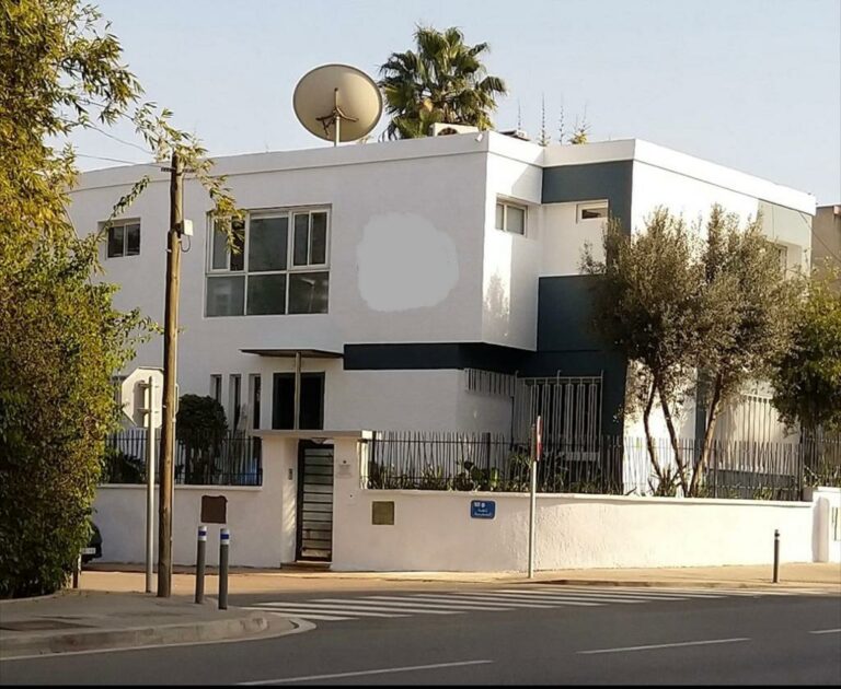 Villa commerciale à Louer 400m2 – Quartier CIL