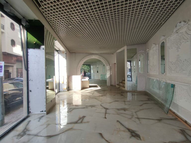 Local Commercial de 73m² a la location – Racine