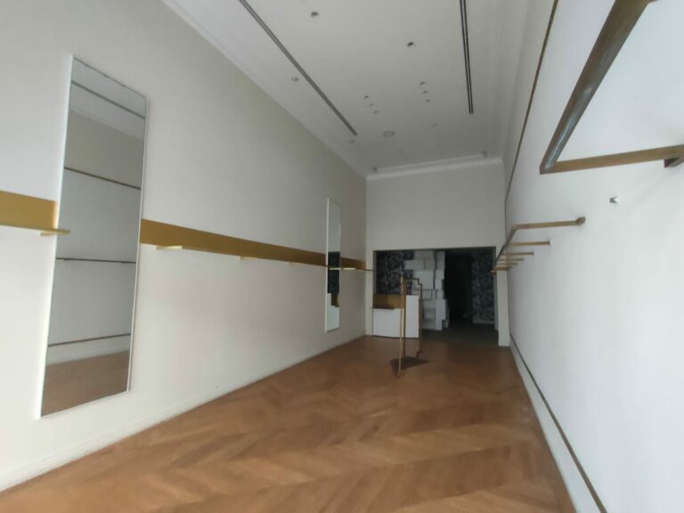 Local Commercial de 110m² a la location – Racine