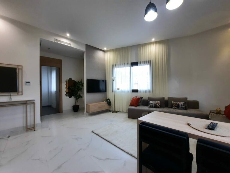 Studio neuf , meublé en Location