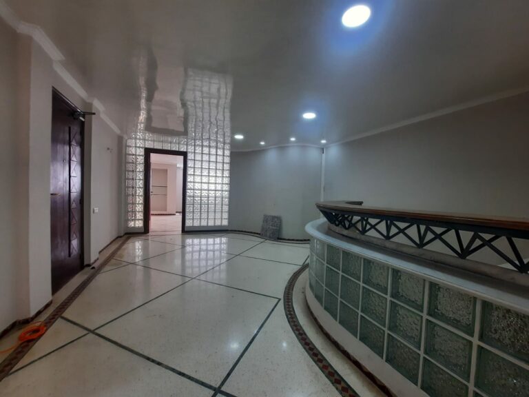 À Vendre / À Louer : Plateaux de Bureaux à Bourgogne Ouest