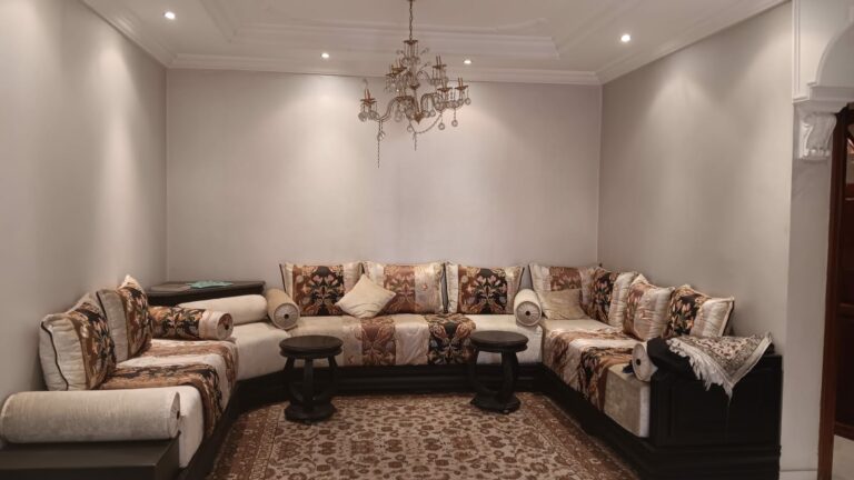 À Vendre : Bel Appartement Vide à Oulfa