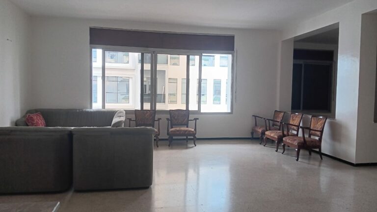 À VENDRE : Grand appartement de 235m² à Les Hôpitaux