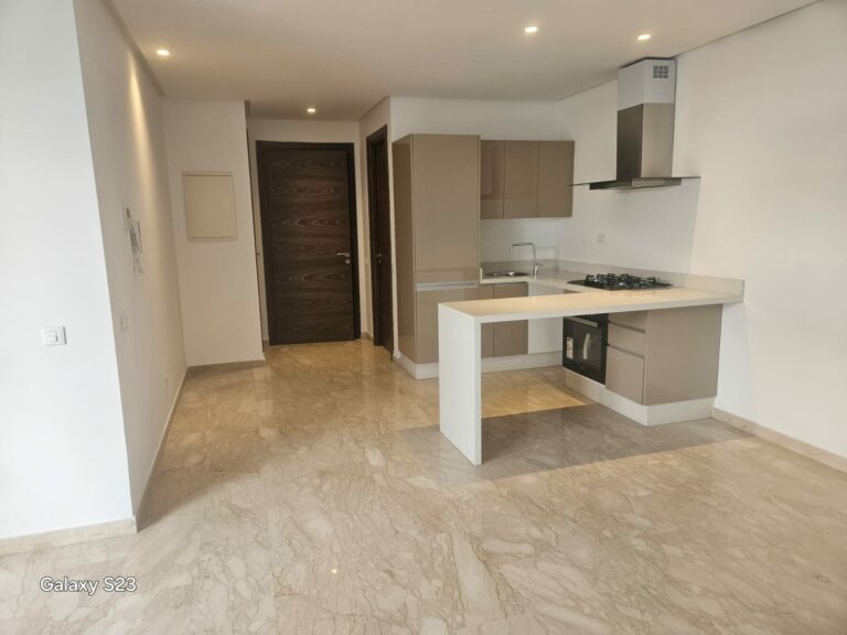 Studio Vide a louer avec Terrasse | 80 m² – Oasis