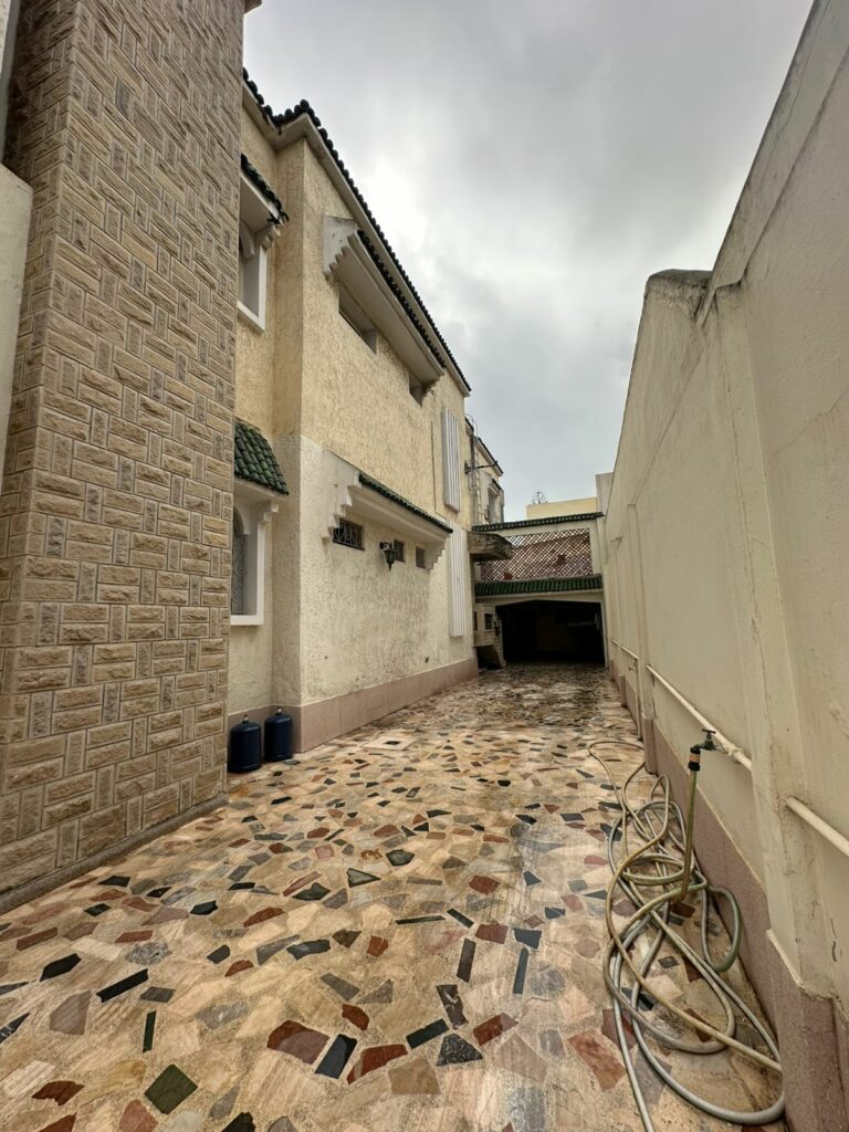 Villa commercial – Quartier Oasis / Boulevard Ghandi