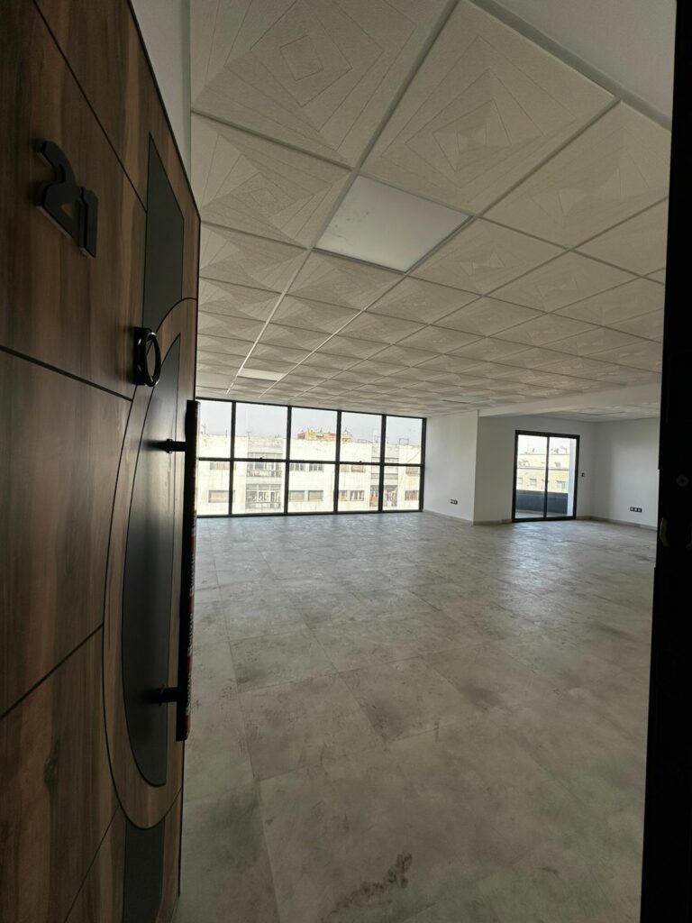 Plateau de Bureau Neuf à Roches Noires en Location